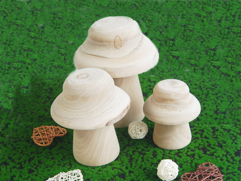 Wood mushrooms decor